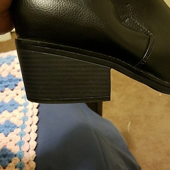Size 10 black ankle boots - Picture 3 of 3